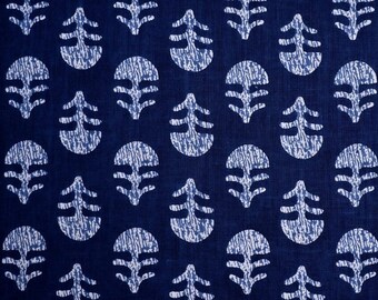 Katoenen stof met indigobladprint: met de hand bedrukte babydoek