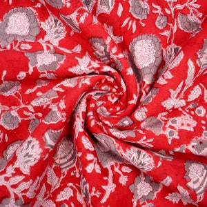 Tessuto di cotone rosa rossa, tessuto floreale ditsy, tessuto per abiti, tessuto trapuntato, tessuto tagliato su misura, tessuto natalizio,