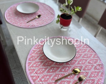 Set aus 2-teiligen gesteppten Tischsets, handgefertigten Blockdruck-Tischsets, indischen Baumwollmatten, Hochzeitstischdekoration