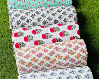 Met de hand bedrukte katoenen stof: boho bloemennaaimateriaal