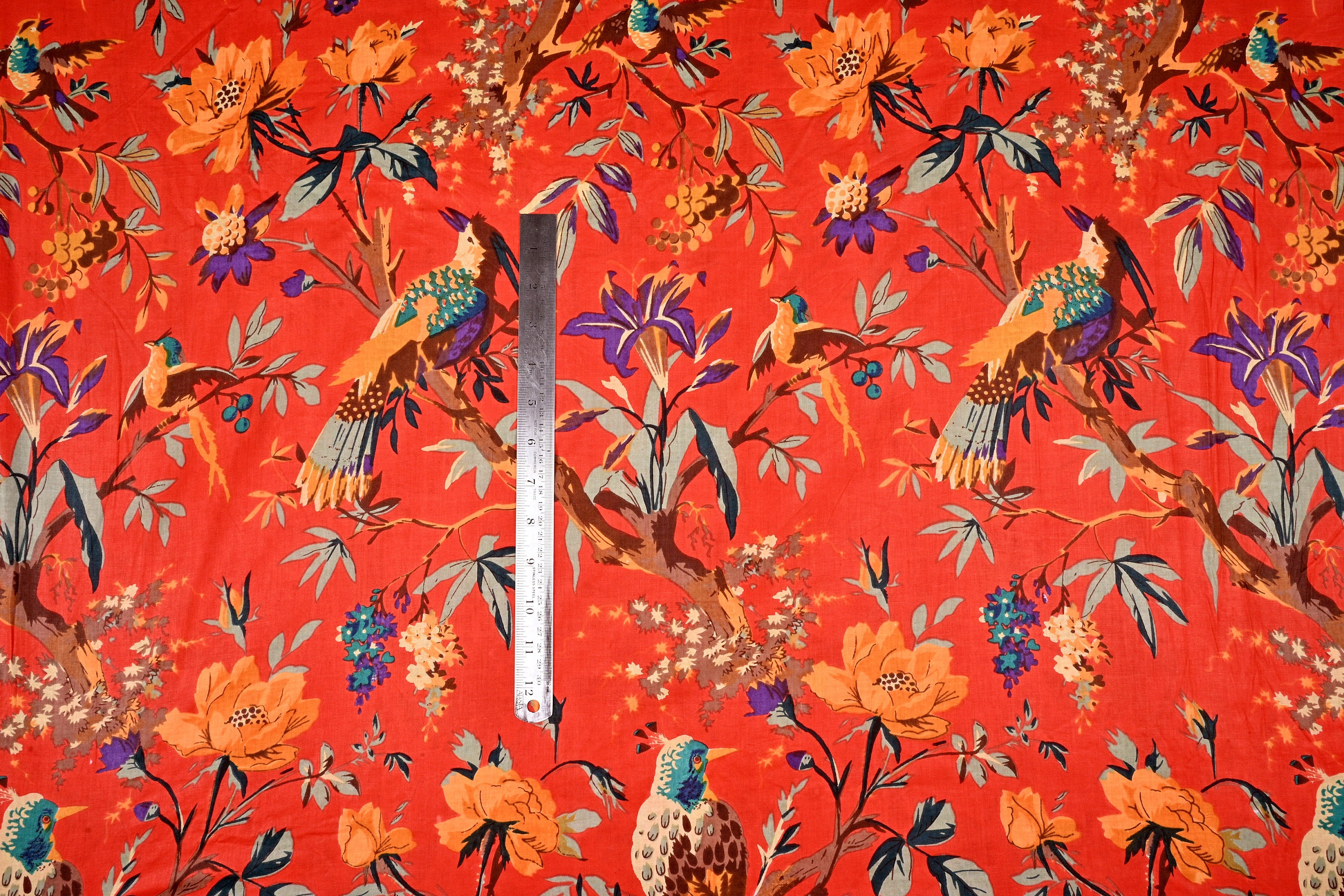 オレンジ色の鳥のプリント柄コットン生地：ドレスメイキング