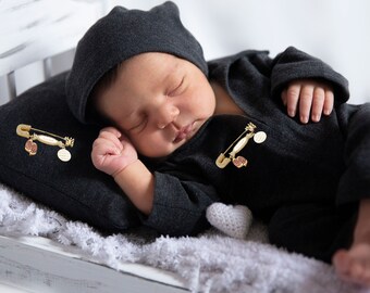 Épingle de protection bébé prénom personnalisé gravé, broche bébé Ayatul Kursi, prénom personnalisé empreinte de bébé épingle de sécurité, cadeau pour nouveau-né, souvenir de naissance,