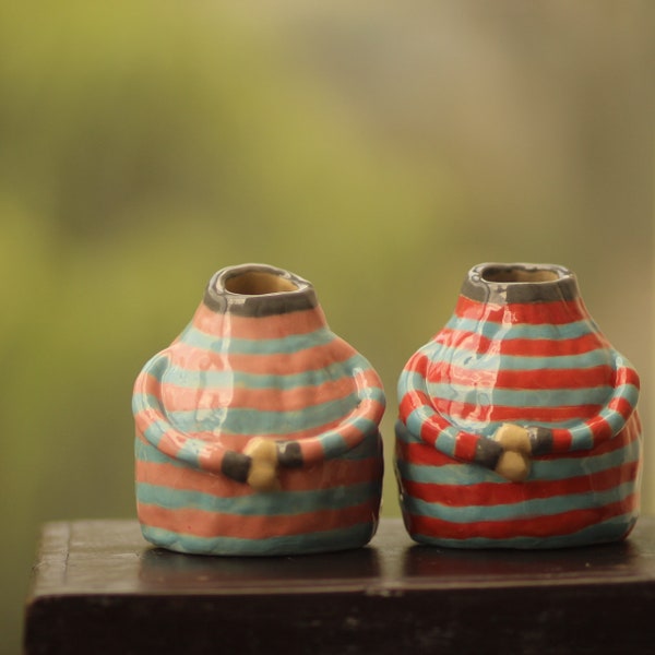 Composition florale en céramique faite main en poterie fabriquée à la main, vase pour le corps, vase en céramique, décoration d'intérieur