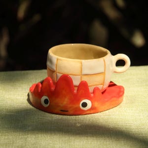 Förbeställ söt elddemonkaraktärsunderlägg handgjord keramik, alla hjärtans dag-present, köksinredning, bedårande födelsedagspresent - Höjd: 1,3 bredd 4,3