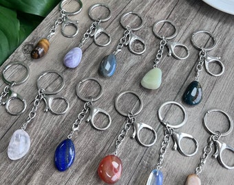 Tuimelde kristallen sleutelhanger, natuurlijke edelsteen sleutelhanger met karabijnsluiting, helende kristallen geschenk, kristallen accessoire