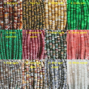 Peut inclure: Douze brins de perles de pierres précieuses de différentes couleurs. Les perles sont rondes et ont un trou au centre. Les brins sont étiquetés avec des numéros et des noms, notamment agate rouge, œil de tigre, jade jaune, jade vert, malachite verte, quartz fraise, agate indienne, quartz cerise, agate grise, agate dentelle folle, jaspe tacheté bleu et cristal blanc.