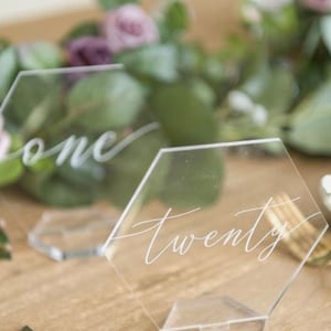 Wedding numbers tables in hexagonal shape in transparent plexiglass laser engraved Baptism / Wedding / Wedding / Communion