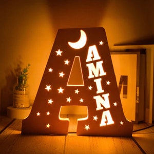 Lámpara personalizada con estrellas Nombre personalizado del alfabeto de madera, signo de letra / lámpara de noche, decoración