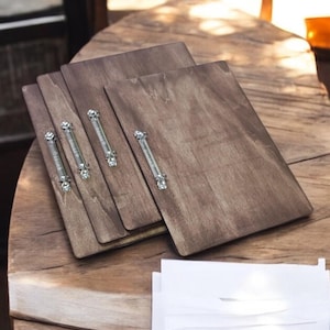 Anillos portamenús de madera con 2 agujeros personalizados de madera con grabado láser Portamenús personalizado hecho a mano para restaurante tamaño a4