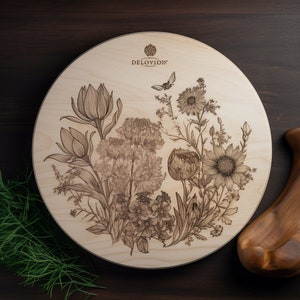 Circular poplar wood chopping board for wedding or party favor with your laser engraved graphics