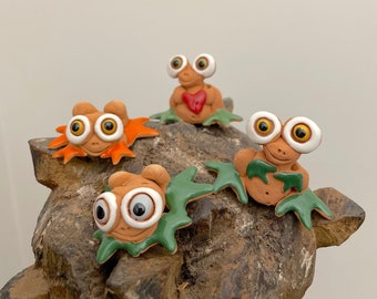 Handmade Ceramic Frog Figurines: Collectible Miniatures, Set of 4