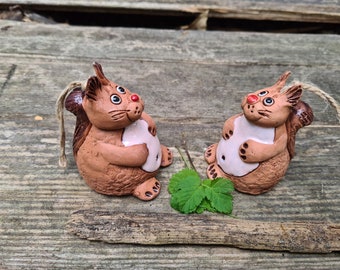 Clochette d'écureuil en céramique faite main : figurine en argile à collectionner