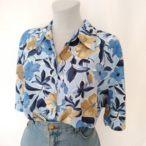 Vintage bluse / shirt with flower pattern