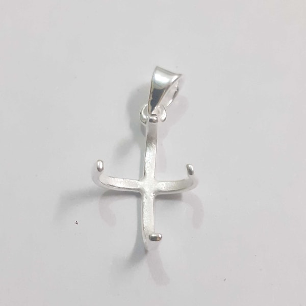 Colgante ovalado de plata de ley 925 con gema. Engaste de garras: 6 x 4 mm - 30 x 20 mm.