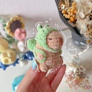 Crochet Capybara Keychain with Cute Hat and Backpack, Kawaii Amigurumi