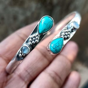 Pulsera de turquesa y piedra lunar, hecha a mano, de plata 925, ajustable, con piedras preciosas, de plata de ley, ideal como regalo.