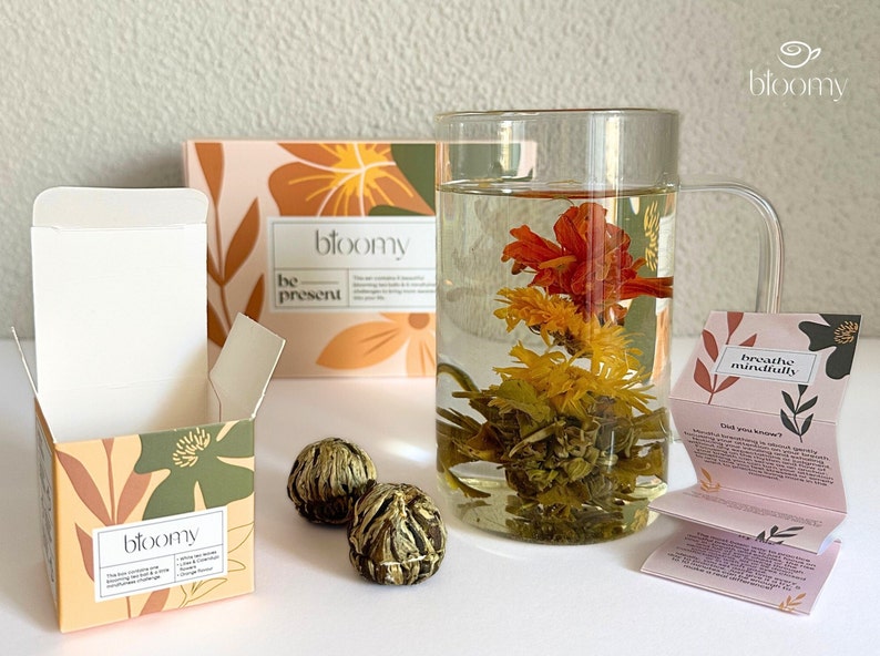 Blooming Tea Geschenkset: Handgemachte Blütenteekugeln Einzigartige Geschenkidee für Self Care Paket, Achtsamkeitspraxis und Gesunde Gewohnheiten Bild 1