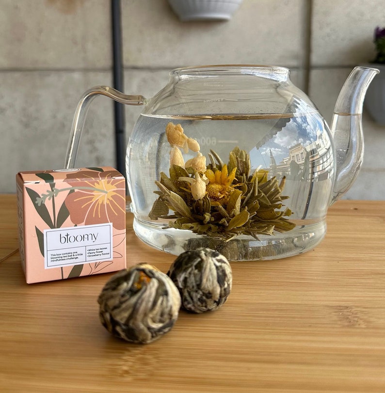 Blooming Tea Geschenkset: Handgemachte Blütenteekugeln Einzigartige Geschenkidee für Self Care Paket, Achtsamkeitspraxis und Gesunde Gewohnheiten Bild 10