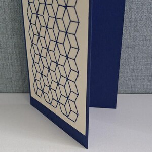 Karta ręcznie haftowana - wzór geometryczny