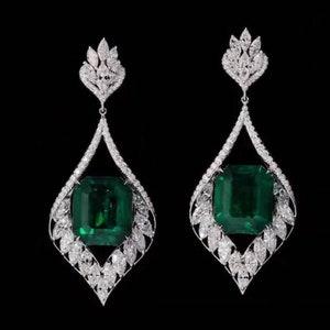 Pendants d'oreilles émeraude, longues boucles d'oreilles de mariage, boucles d'oreilles vert émeraude, or blanc 14 carats, boucles d'oreilles pendantes en or, cadeaux de mariage pour femme