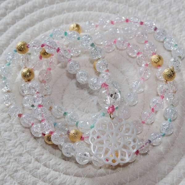 Collier Mala en Cristal de Roche et perle diamantées plaquées or, 108 perles de 8mm, pendentif rosace nacre