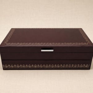 Vintage Mele Jewelry Box with Automatic Pull-Out Drawer | Faux Leather Jewelry Chest | Necklace Hooks | Mid Century Vanity Organizer