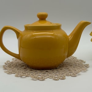 Vibrant Yellow Old Amsterdam Teapot - 2 Cup Capacity - Charming Kitchen Decor