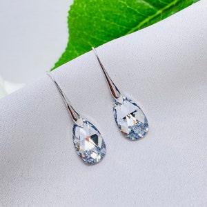 Splendidi orecchini pendenti in cristallo color argento chiaro, argento sterling e cristallo, orecchini eleganti, regalo premuroso per lei, fatti a mano in Inghilterra