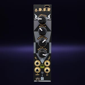 Puede incluir: M&oacute;dulo de sintetizador electr&oacute;nico negro con detalles dorados. Cuenta con cuatro perillas negras etiquetadas como Attack, Decay, Sustain y Release. El m&oacute;dulo tiene conectores de entrada/salida dorados y el texto "A.D.S.R."