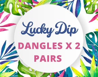 Boucles d'oreilles pendantes Lucky Dip : boîte à bijoux faite main en pâte polymère (2 paires)
