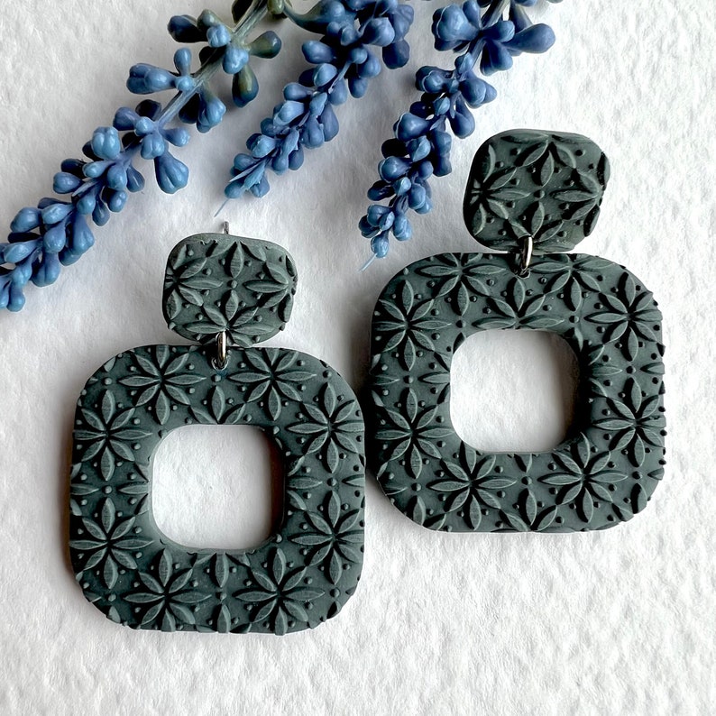 Retro Geometric Earrings in dolphin grey colour, Floral Square Clay Earrings, Statement Dangly Earrings, Handmade Polymer Clay, Unique Birthday Gift for Her Friend