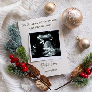 Minimalist Weihnachten Schwangerschaftsankündigung Digital | Festliche Baby offenbaren Social Media Vorlage | Moderne Feiertags-Schwangerschaftskarte