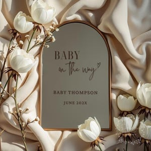 Sjabloon voor minimalistische zwangerschapsaankondiging digitale spiegel | Neutrale babyaankondiging | Zwangerschapsonthulling op sociale media | Baby onderweg