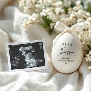 Neutrale Ostern Schwangerschaftsankündigung | Minimalistische Babymitteilung | Moderne Schwangerschaft offenbaren | Social Media Baby Reveal Vorlage