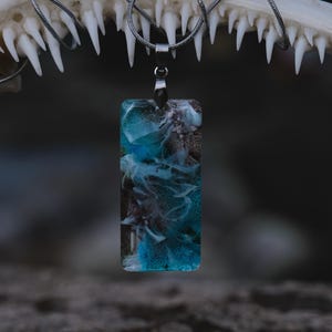 Kettinghanger oceaanhars: Stormborn Coastal Art Charm