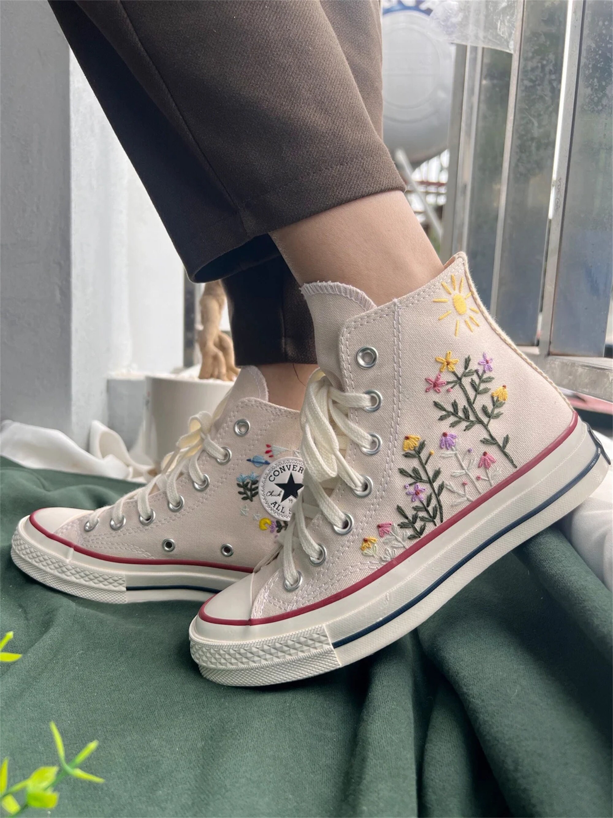 chuck taylors Etsy España