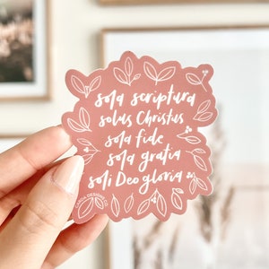 Sticker Five Solas Blush en vinyle | Autocollant chrétien mignon, autocollant foi, autocollant bohème, autocollants pour ordinateur portable, cadeaux chrétiens