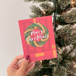 Carte Joyeux Noël, porte rouge avec couronne | Cartes de Noël illustrées, Jolie carte de vœux, Carte d'hiver, Dessinées à la main, Vierge à l'intérieur