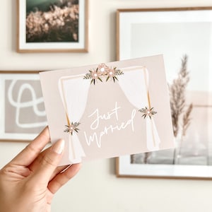 Carte De Mariage Just Married Avec Cadre En Bois Floral - Bohème Chrétien | Cadeau de mariage, mariage mignon, carte chrétienne avec enveloppe