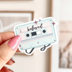 Geliebte Throwback Kassette Mini Vinyl Aufkleber | Süßer wasserdichter Aufkleber, Glaube Aufkleber, Boho Aufkleber, Laptop Aufkleber, Wasserflasche Aufkleber