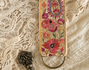 Handgemaakte sleutelhanger PAISLEY LIGHT