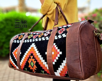 Handgefertigter Weekender aus Leder: Berber Kelim Weekender