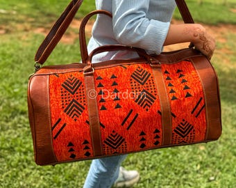 Handgemachte Kilim Teppich Weekender Tasche: Marokkanischer Seesack aus Leder