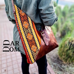 Sac Bandoulière Fait Main En Tapisserie (carpet Bag) - Motif 'Roue De L'éternité' Multicolore - Taille Moyenne - Doublure Tissu - Neuf Sans étiquette