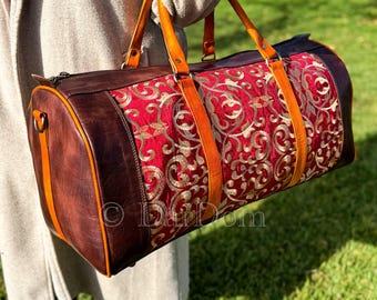 Elegancia victoriana en bolso de viaje de cuero y alfombra para mujer: hecho a mano