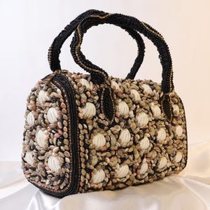 Bolso de mano con conchas marinas negras, bolso adornado con conchas de coral, bolso con perlas y conchas, bolso de playa bohemio, regalo para dama de honor, regalo para ella