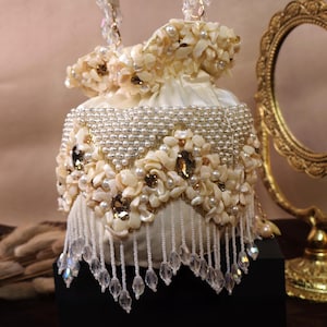 Preciosa bolsa Potli color crema con perlas y piedras / Bolsa Potli color blanco roto con nácar / Bolsa de boda / Potli indio hecho a mano / Cartera de novia