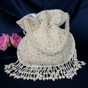 Perlen bestickte Potli-Tasche: Handgefertigte Kordelzug-Brautbeutel mit Quasten