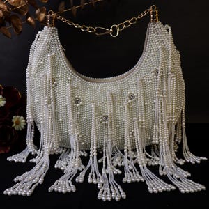 Off White Pearl Perlen Luxus Handtasche mit langen Quasten | Elegante Hochzeits-Clutch | Brauttasche | Indische handgefertigte Tasche | Perlentasche