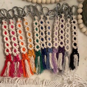 Macramé Daisy Keychains